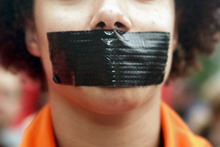 Legalizacom encoberta da livre censura à circulacom da informacom na rede