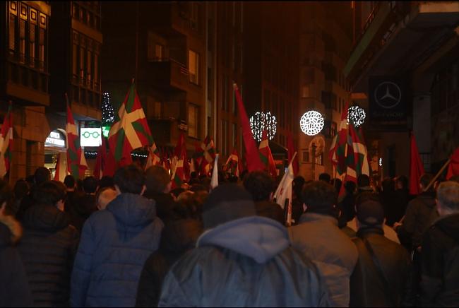 Cientos De Personas Se Manifiestan Contra La Constituci N Espa Ola En Durango